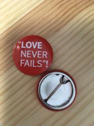 Button / Pin 25mm mit Anstecknadel Regionaler Kongress - Love never fails