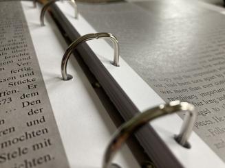 Glücklich Buch Druckservice & Bindung 90 Seiten Ringbuch Teil 2 in Farbe WT-Format. Daten wurden gestellt!